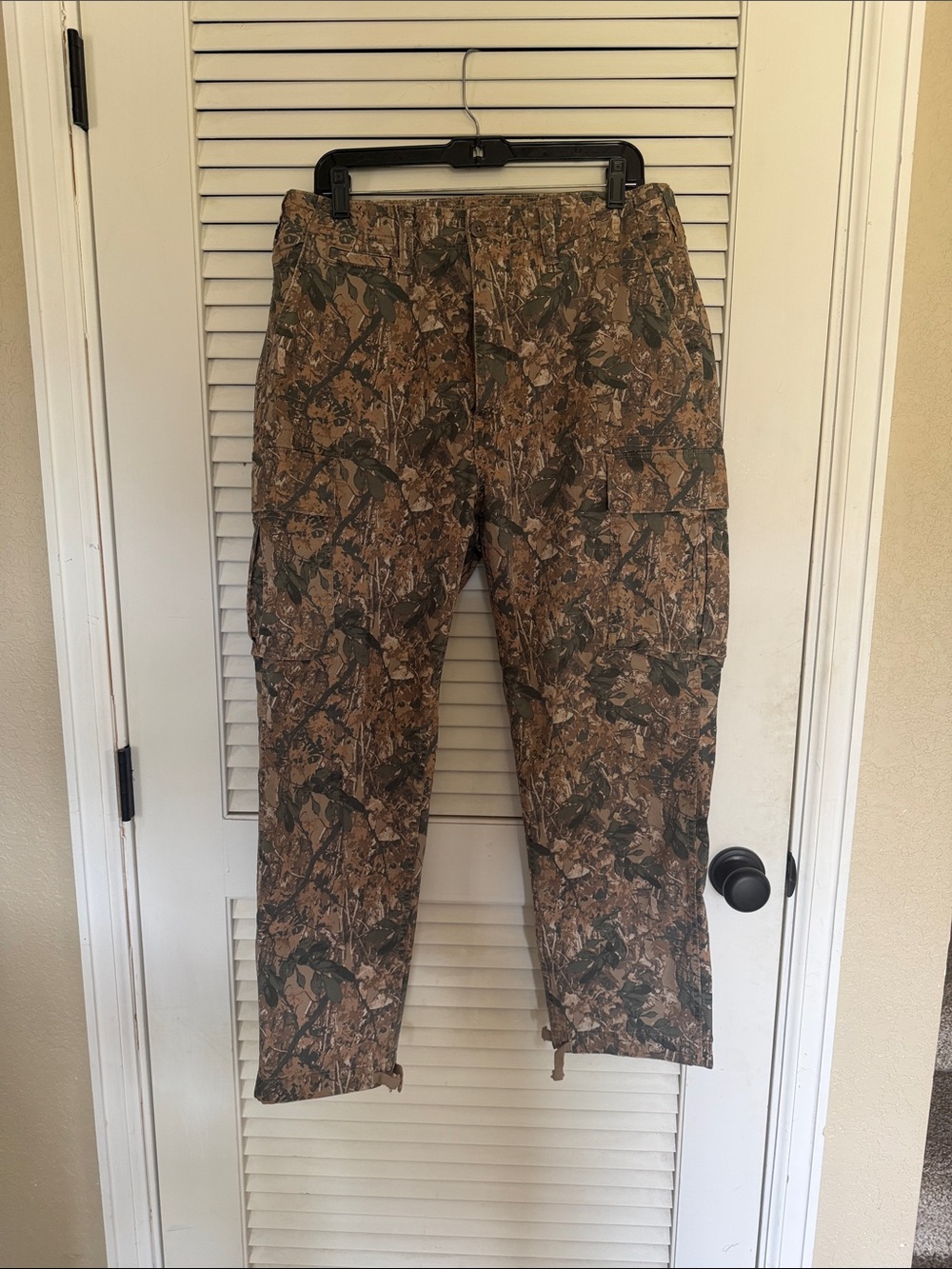 American Eagle Outfitters Brown & Green Camo Cargo Pants